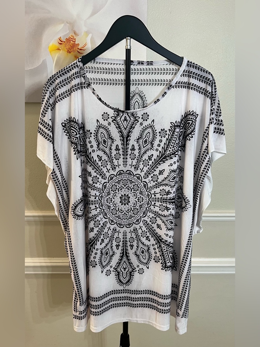 Cleo Black and White Medallion Boho Ethnic Floral Kimono MuuMuu Tunic Top! - Picture 3 of 8
